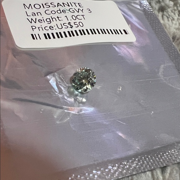 Moissanite Gemstone 1.0CT - Picture 5 of 7